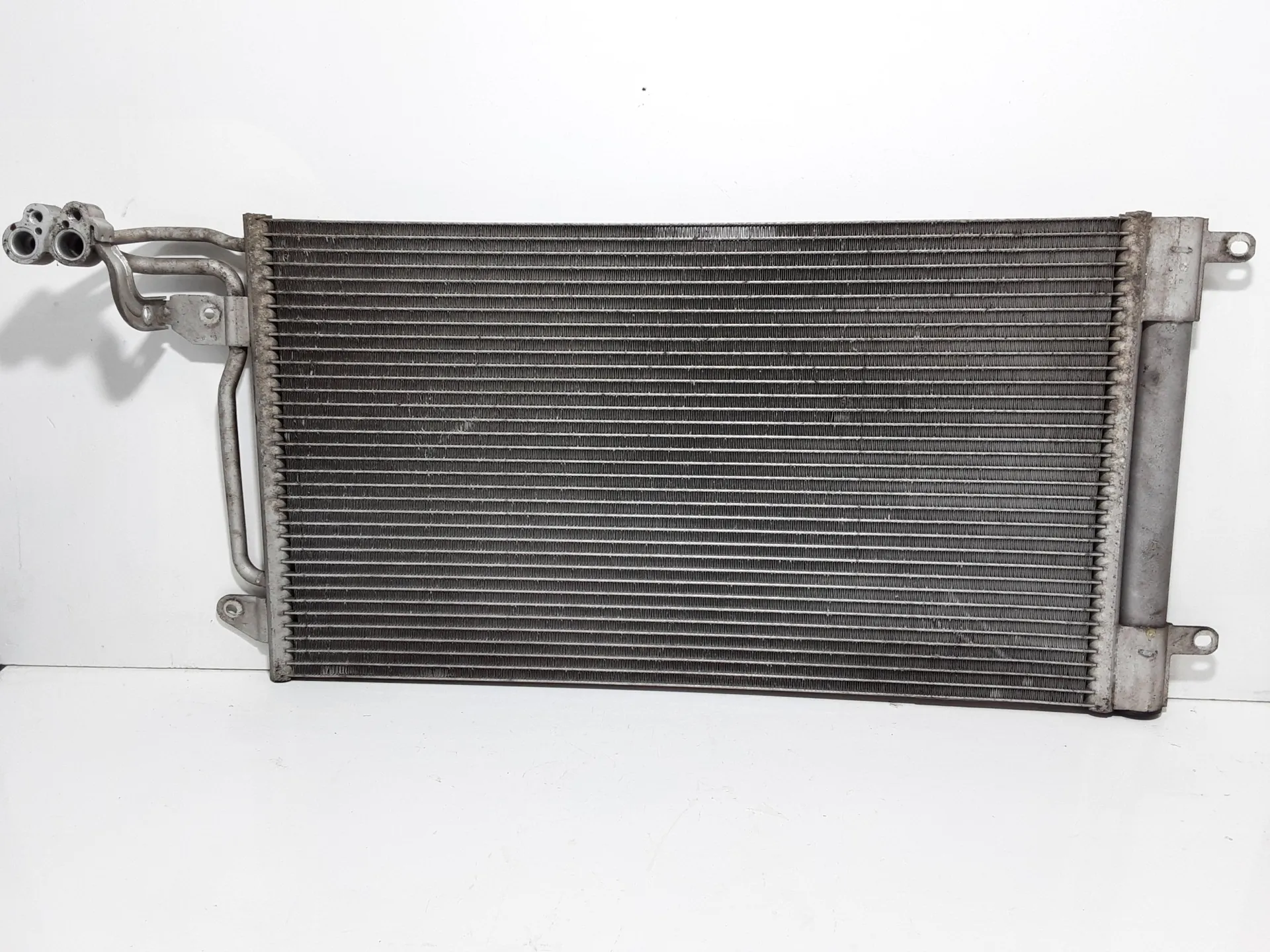 RADIATORE A/C con codice 6R0820411D da VOLKSWAGEN Polo 5° Serie 1200 Benzina 51 kW / 70 CV con codice motore CGP/CGPA (2011)