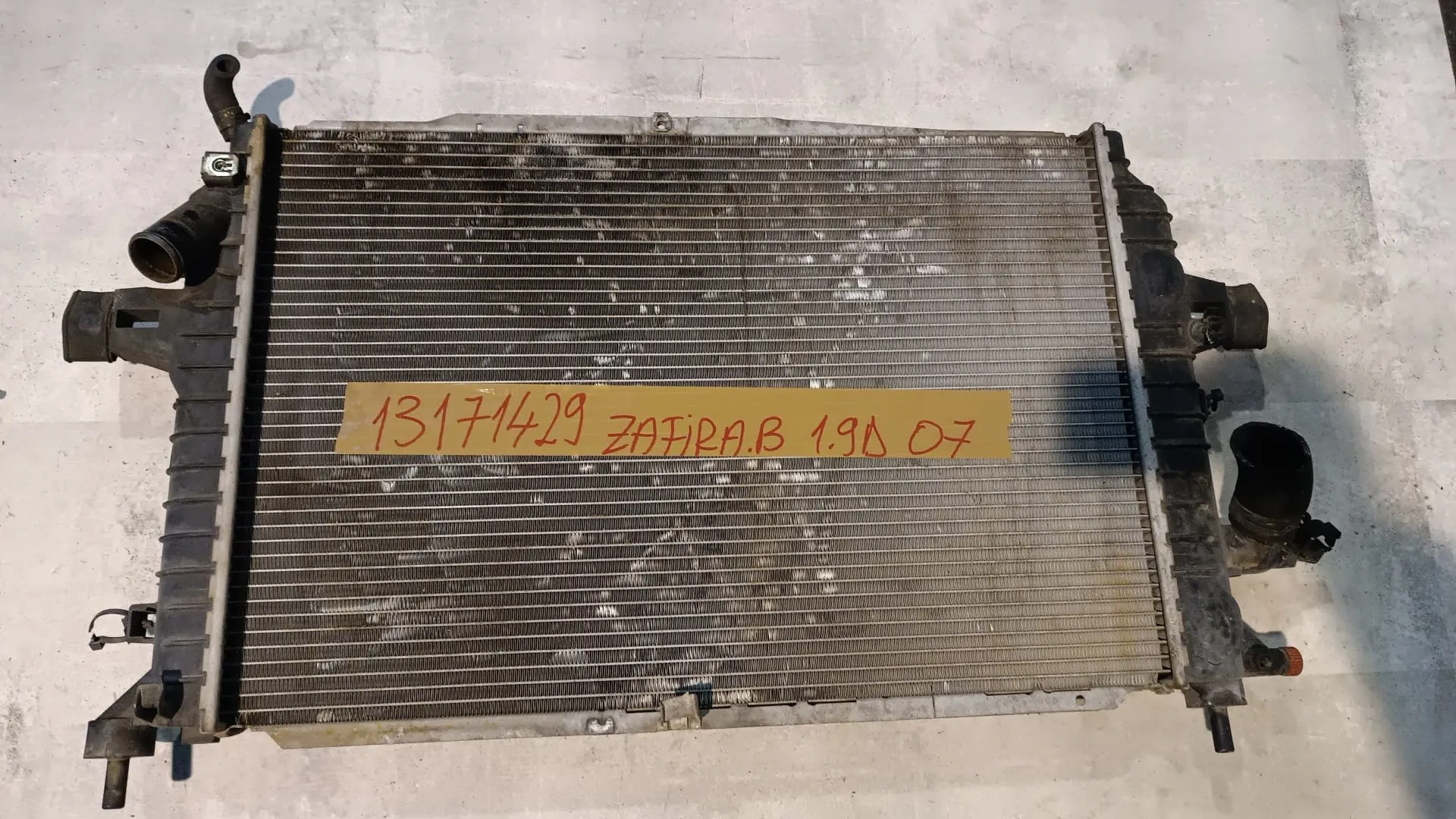 Radiatore acqua Opel Zafira 1.9 D del 2007 CODICE RICAMBIO : 13171429