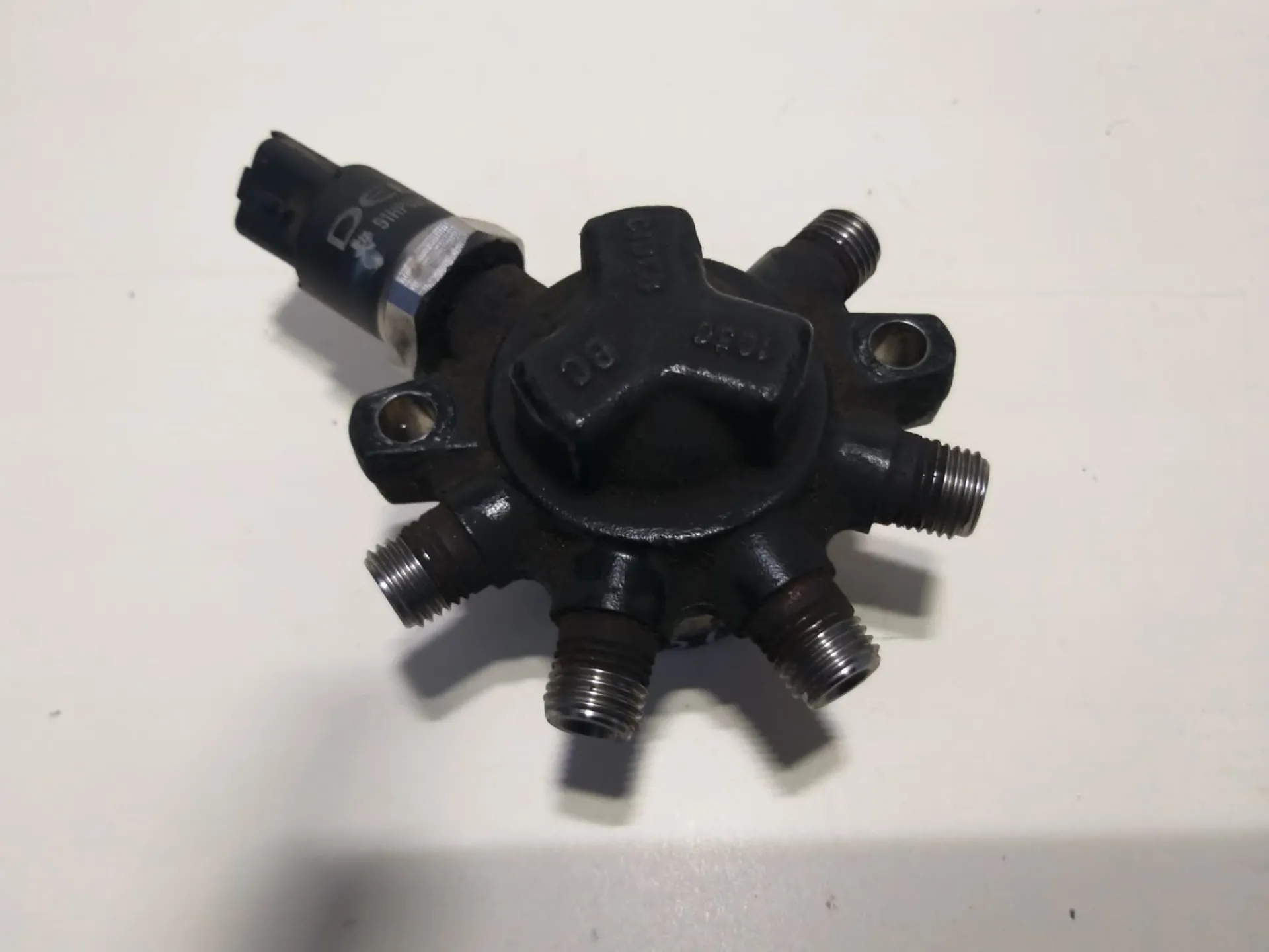 Rail iniettori Ford Focus 1.8 D del 2002 CODICE RICAMBIO : 154Q-90280-AA