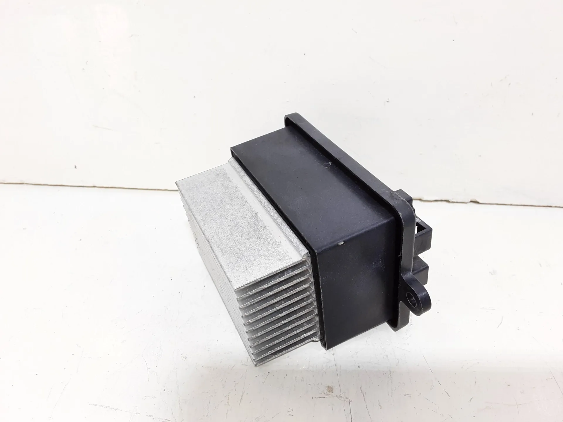 RESISTENZA VENTOLA con codice A43002400 da OPEL Adam 1° Serie 1200 Benzina 51 kW / 69 CV con codice motore B12XER/A 12 XEL, B 12 XEL, D 12 XEL (2018)