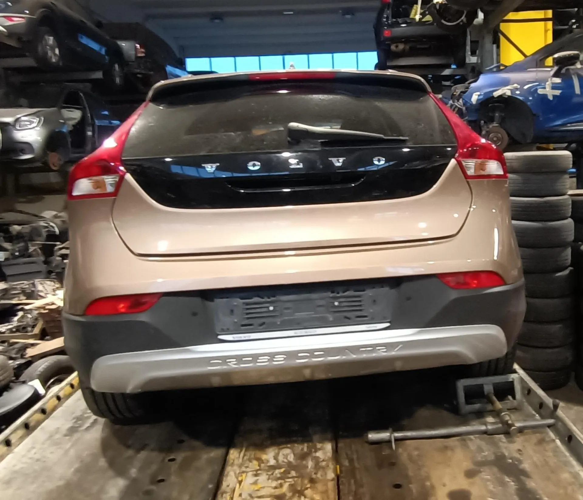 RICAMBI USATI AUTO VOLVO V40 Serie (12>15) con codice motore D4162T (2013)