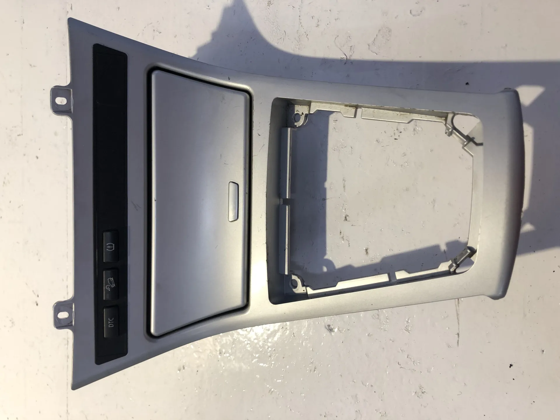 RIVESTIMENTO CONSOLLE CENTRALE con codice 3411706 / 22167210 da BMW X3 1Â° Serie Diesel (2008)