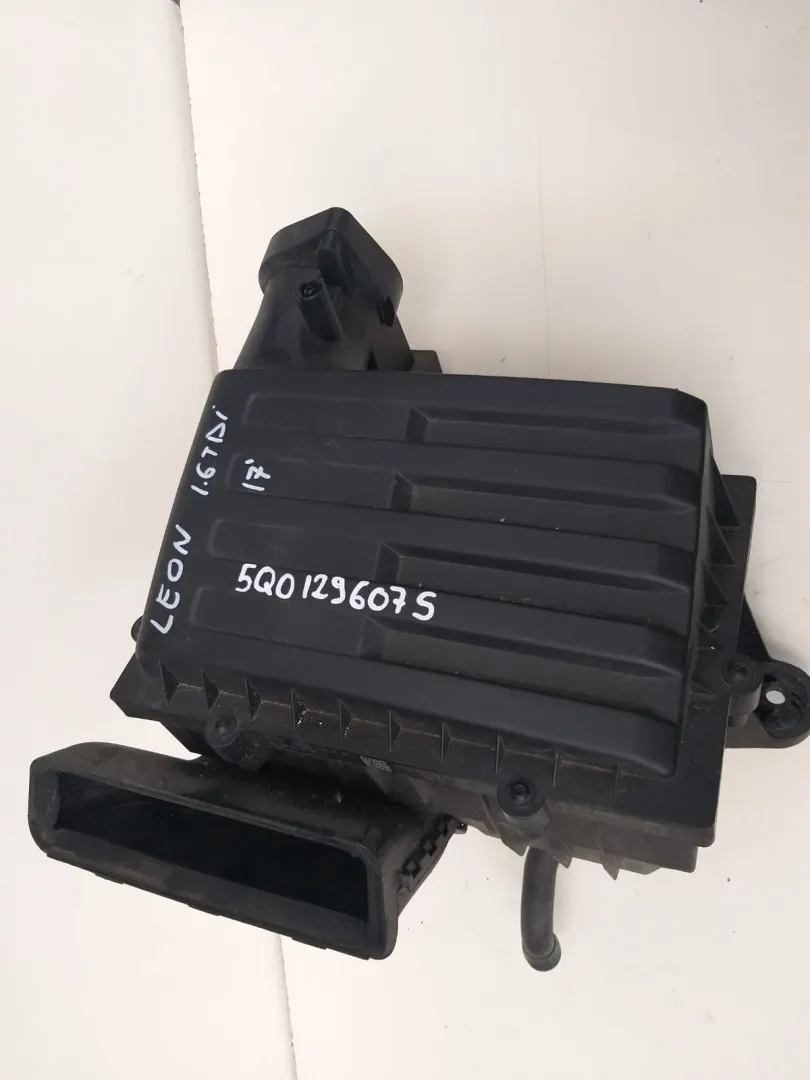 Scatola filtro aria Seat Leon 1.6 D del 2017 CODICE RICAMBIO : 5Q01296075