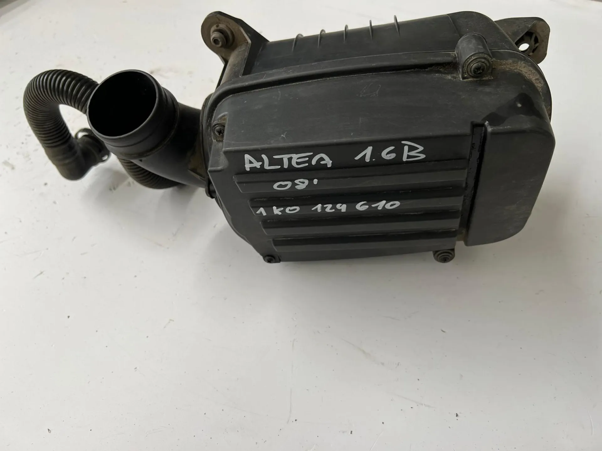 Scatola porta filtro aria Seat Altea XL del 2008 1.6 Benzina CODICE RICAMBIO : 1k0129610