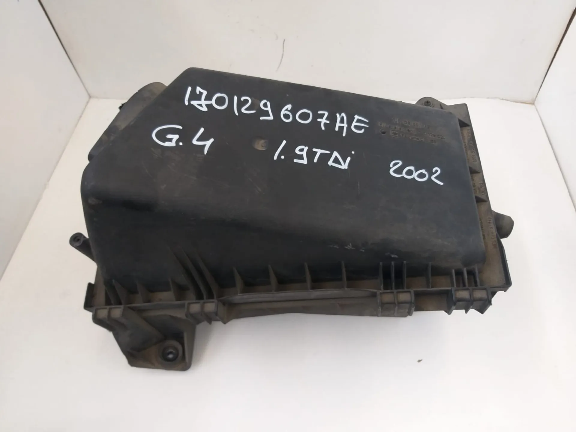 Scatola porta filtro aria Volkswagen Golf 4 del 2002 1.9 Diesel CODICE RICAMBIO : 1J0129607AE
