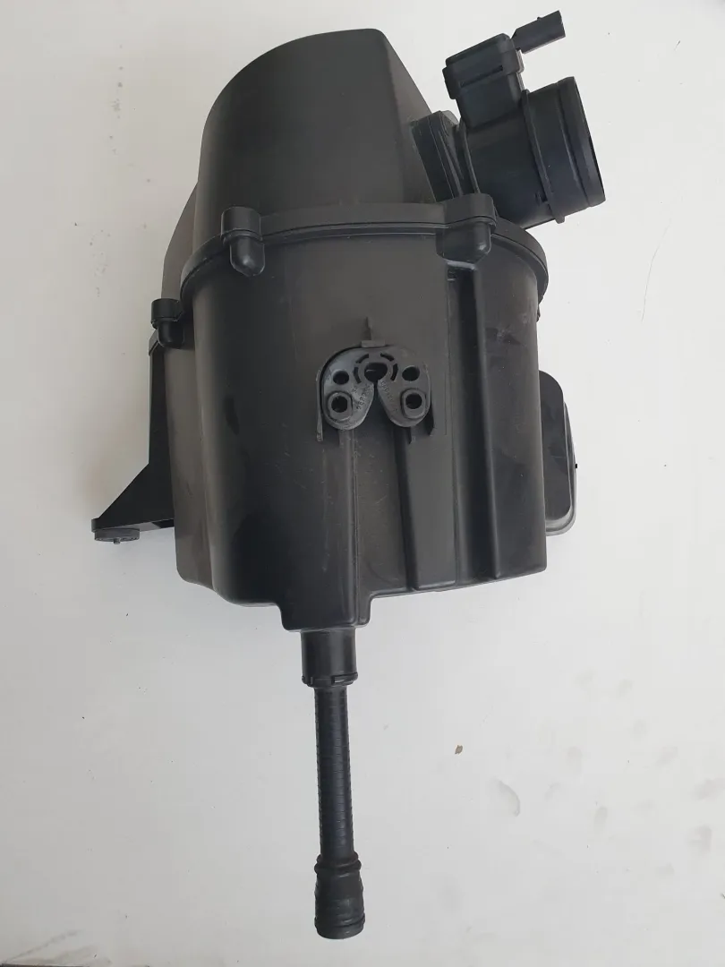 Scatola Porta filtro aria Volkswagen Polo del 2011 1.6 Diesel CODICE RICAMBIO : 6R0129601C