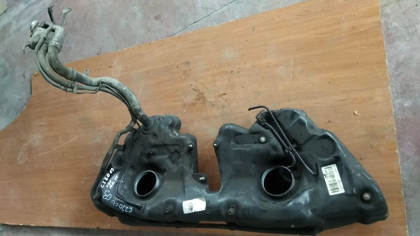 Serbatoio carburante Mercedes CLK del 2003 2.7 Diesel CODICE RICAMBIO : A2034703001