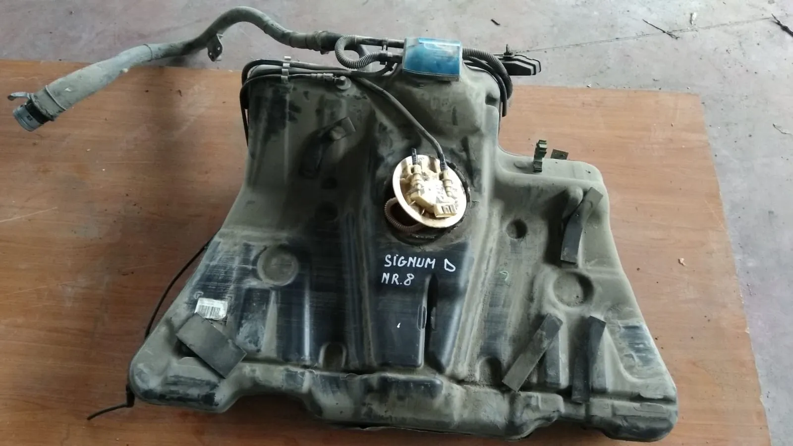 Serbatoio carburante Opel Signum del 2004 3.0 Diesel CODICE RICAMBIO : 50001680100