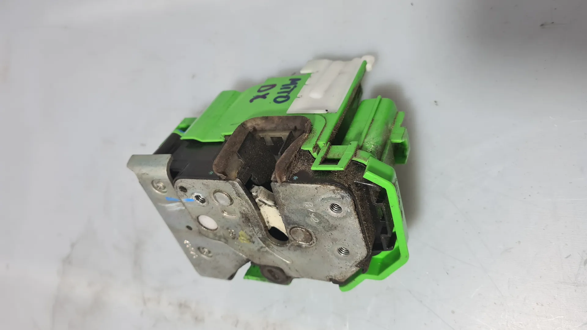 SERRATURA ANTERIORE DESTRA con codice 505166140 da ALFA ROMEO Mito Serie (955_) (08>)