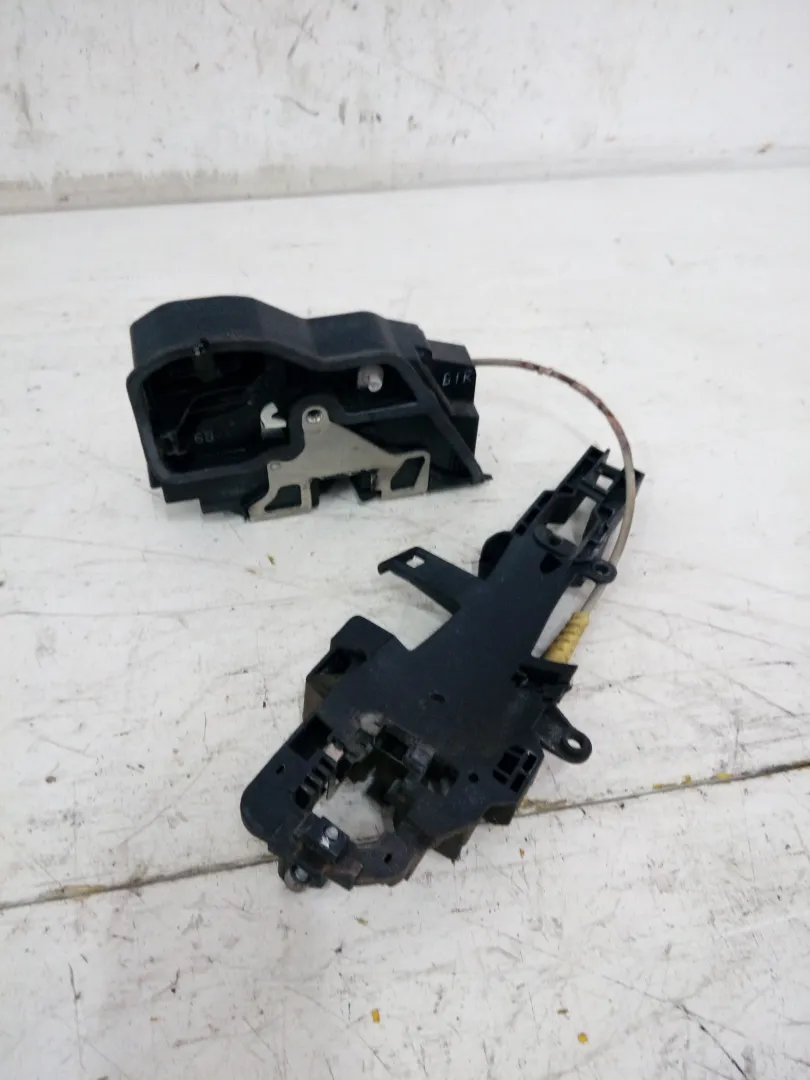 SERRATURA ANTERIORE DESTRA con codice 7167068 da BMW Serie 1 Serie (E87) (04>07) 2000 Benzina (2007)
