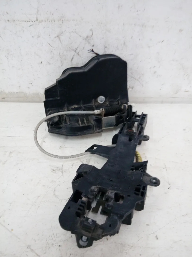 SERRATURA ANTERIORE DESTRA con codice 7167074 da BMW Serie 1 Serie (E87) (04>07) Benzina (2007)