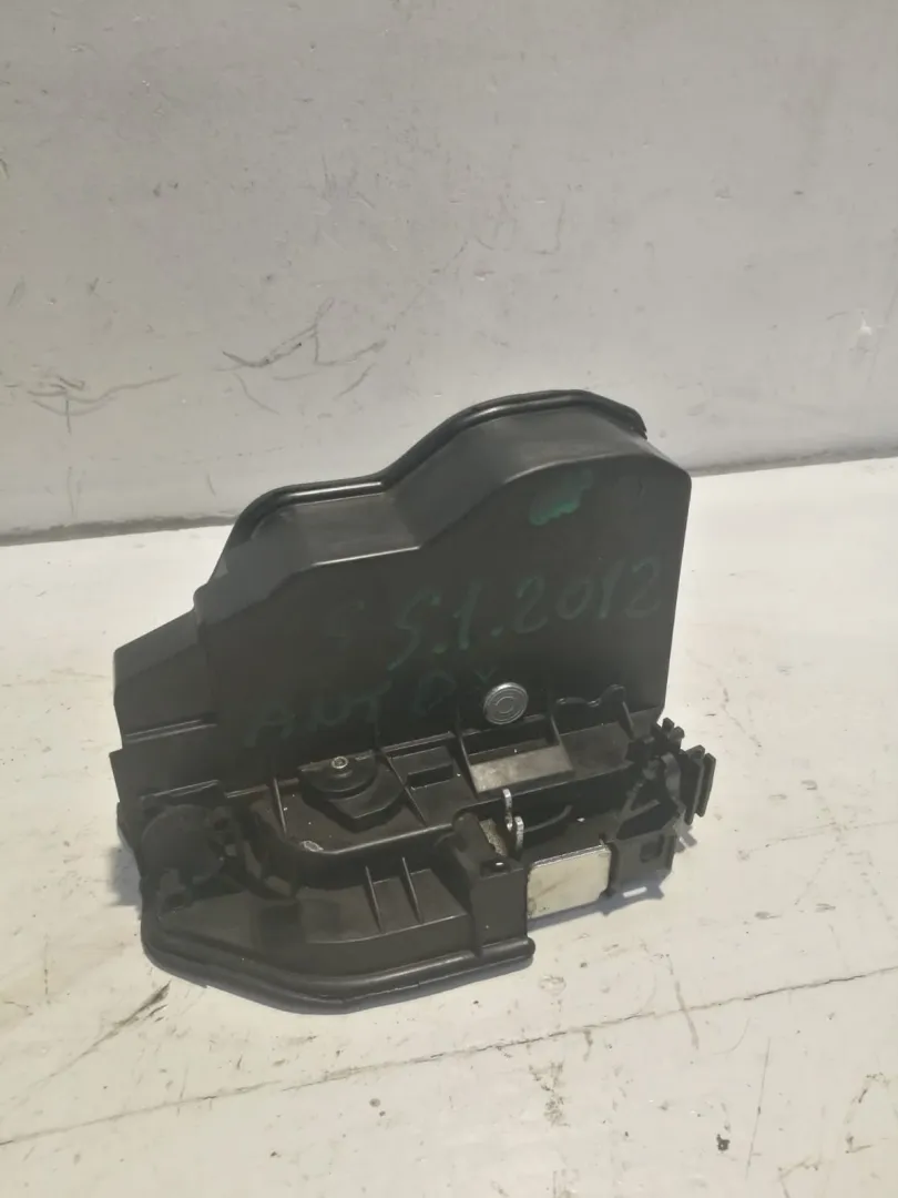 SERRATURA ANTERIORE DESTRA con codice A053702 da BMW Serie 1 Serie (E87) (07>) 2000 Diesel (2012)