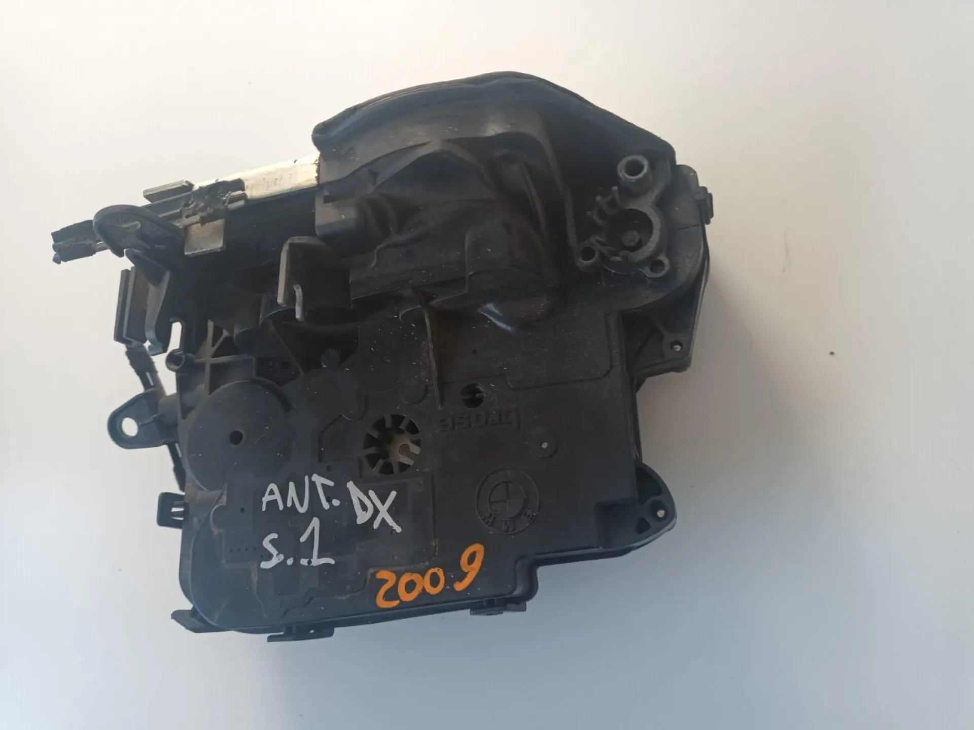 SERRATURA ANTERIORE DESTRA con codice A048315 da BMW Serie 1 Serie (E87) (07>) 2000 Diesel (2009)