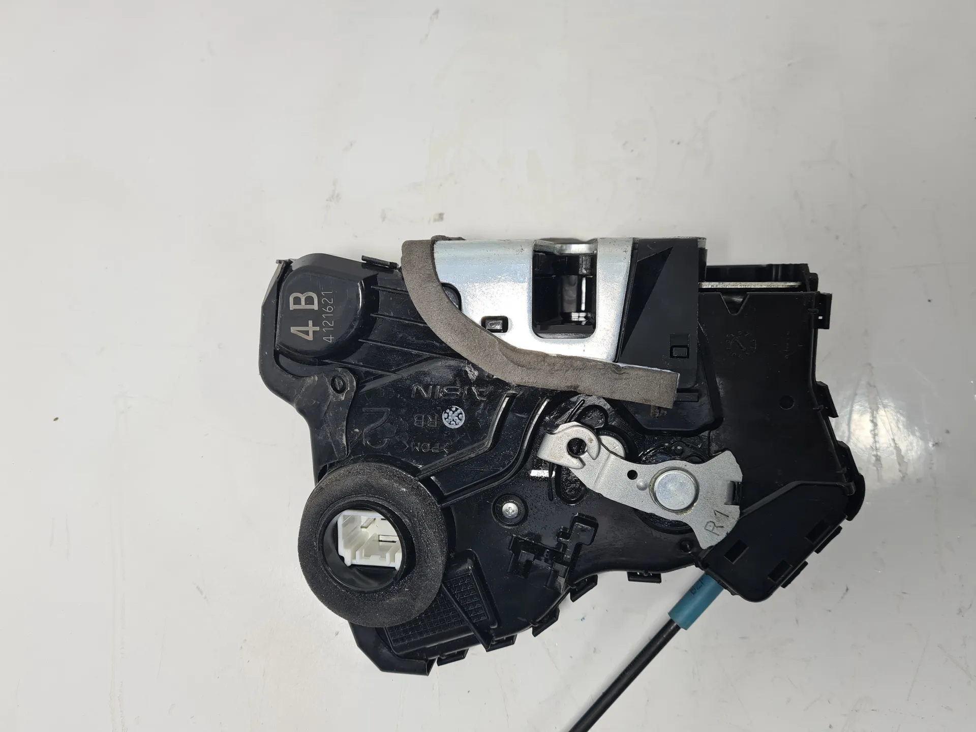 SERRATURA ANTERIORE DESTRA con codice A046693 D21 da TOYOTA Rav4 6° Serie (12>)