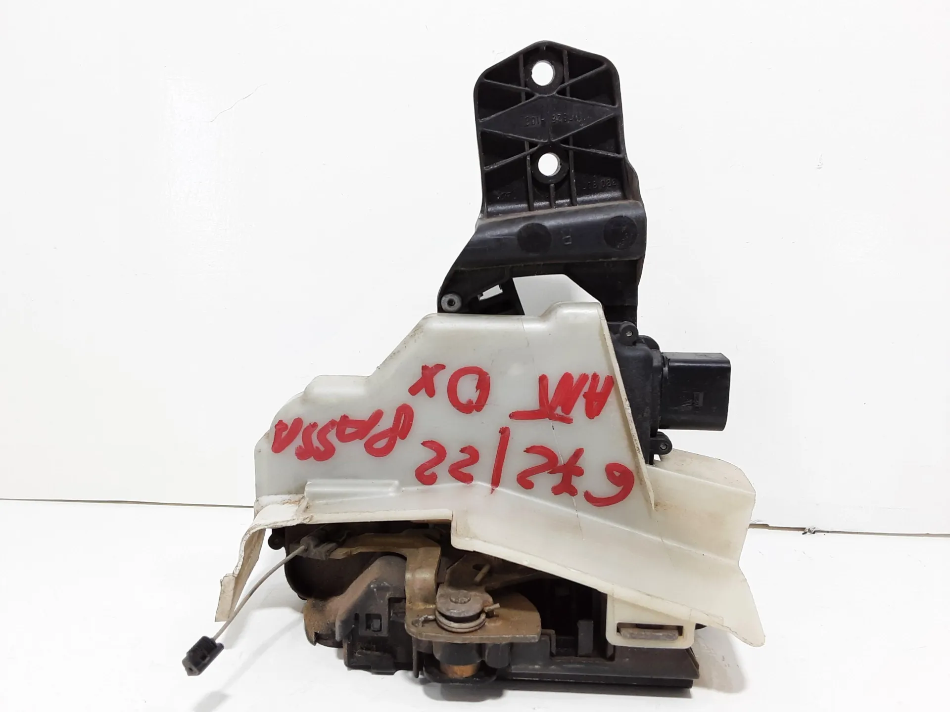 SERRATURA ANTERIORE DESTRA VOLKSWAGEN Passat Berlina 3° Serie 1896 Diesel 74 (2001)