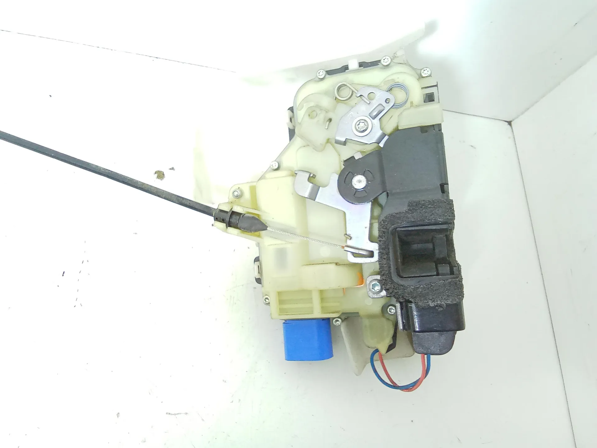 SERRATURA ANTERIORE DESTRA con codice 3b1837016cc4 da VOLKSWAGEN Polo 4Â° Serie 1400 Diesel 59 kW / 80 CV (2007)
