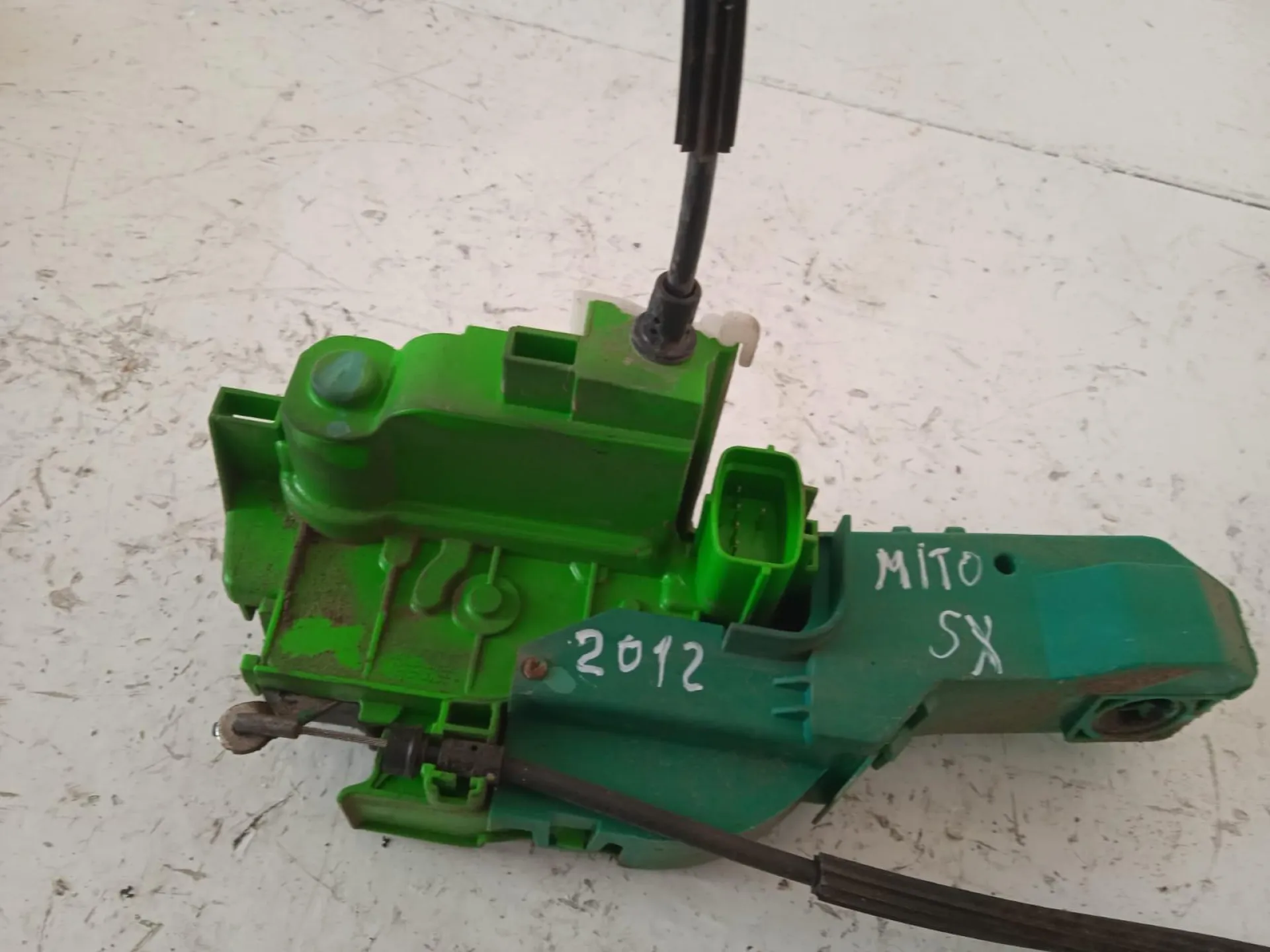 SERRATURA ANTERIORE SINISTRA ALFA ROMEO Mito Serie (955_) (08>) 1600 Diesel (2012)