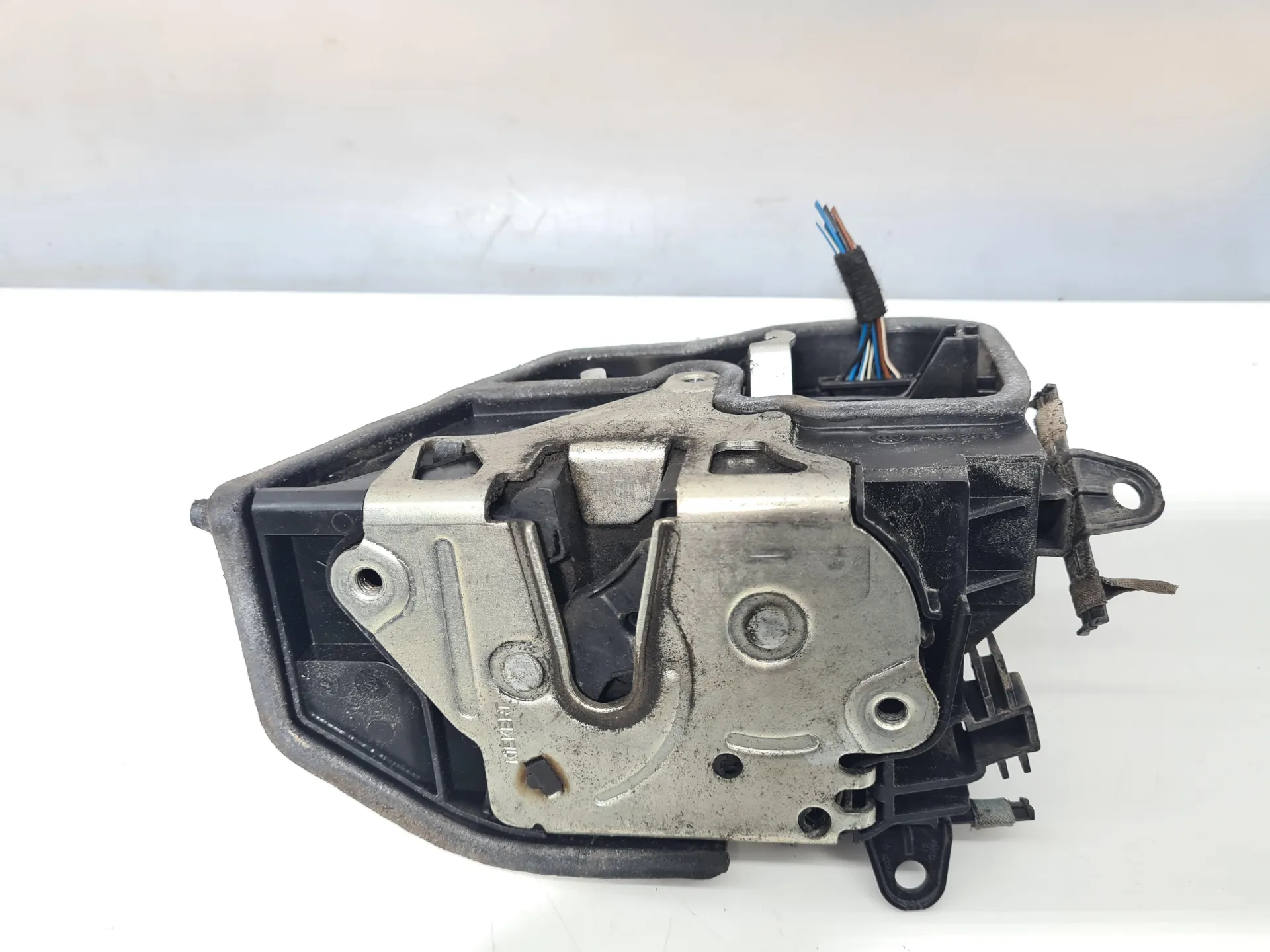 SERRATURA ANTERIORE SINISTRA con codice 7202149 da BMW Serie 1 Serie (E87) (07>) Benzina con codice motore NA7D20A