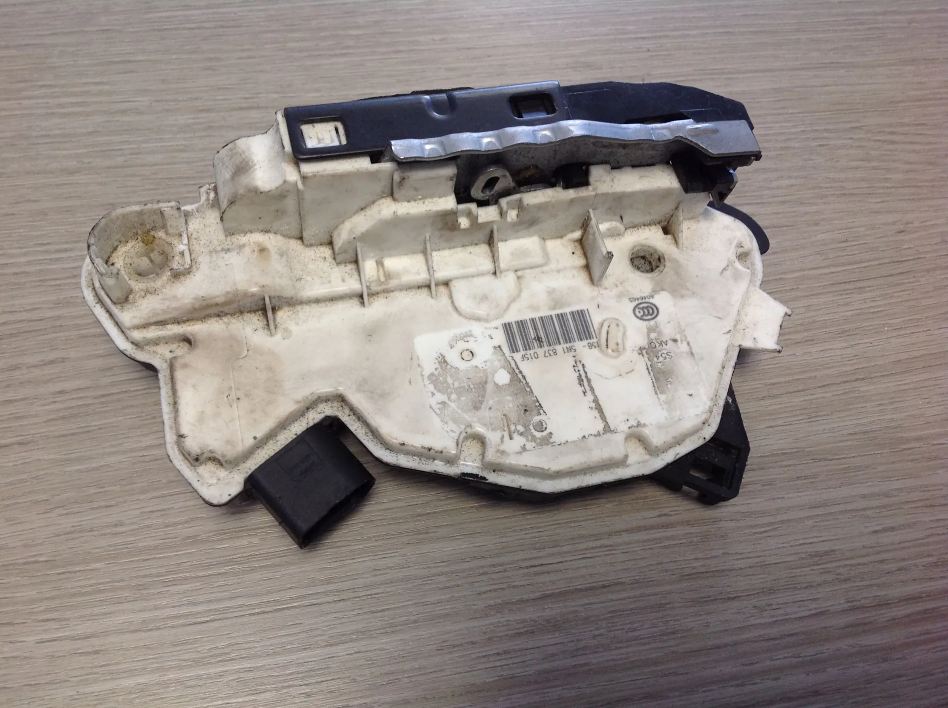 SERRATURA ANTERIORE SINISTRA con codice 5N1837015F da SEAT Ibiza Serie (12>15) Diesel (2013)