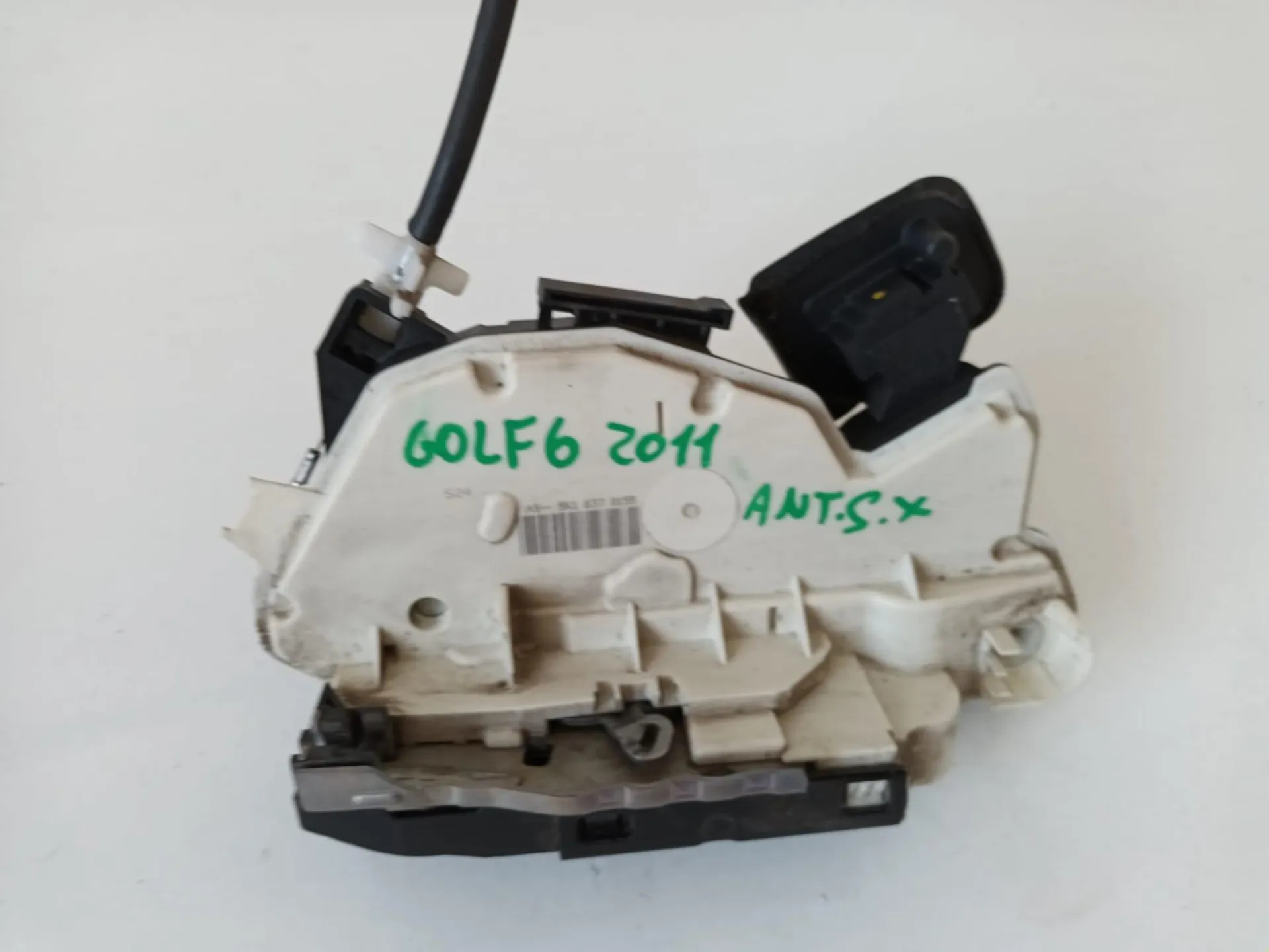SERRATURA ANTERIORE SINISTRA con codice 5K1837015B da VOLKSWAGEN Golf 6 Berlina (08>12) 1600 Diesel (2011)