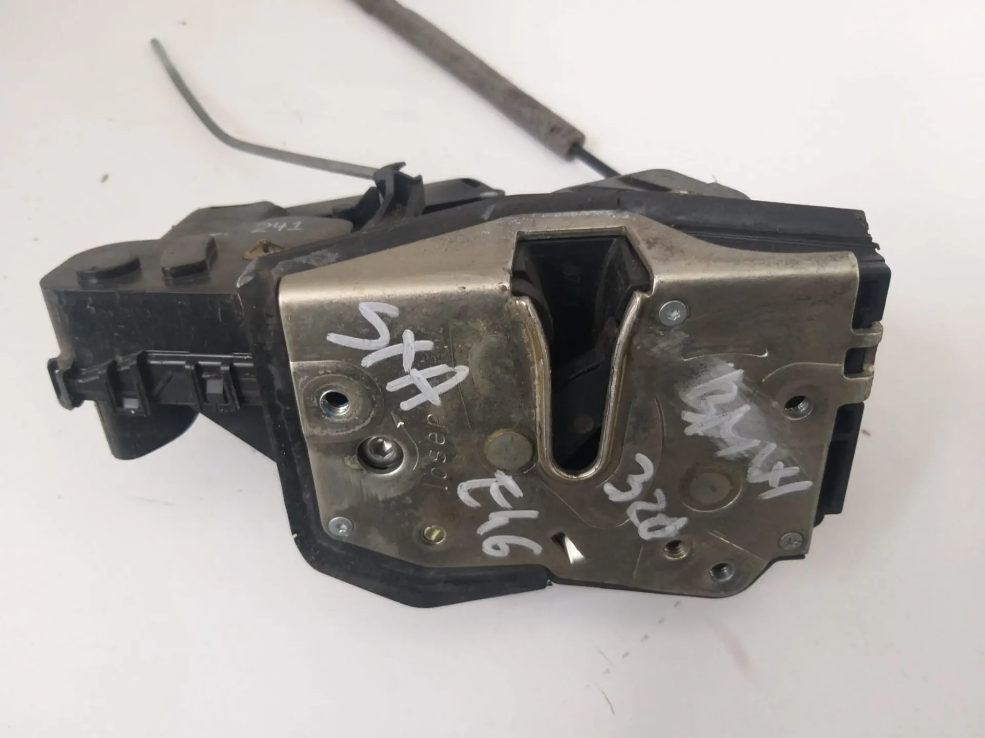 Serratura anteriore sinsitra Bmw 320 Serie 3 E46 del 2001