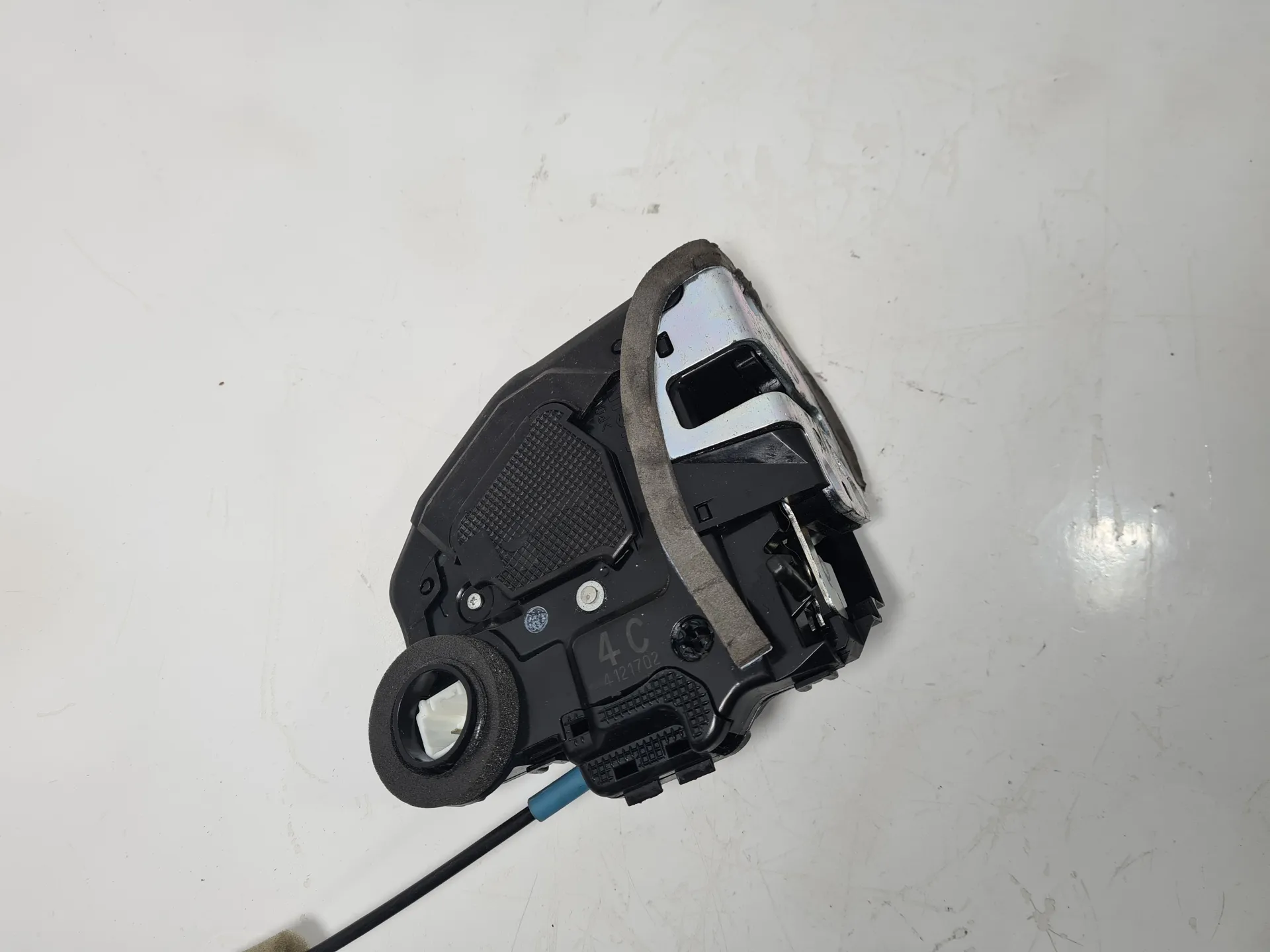 SERRATURA POSTERIORE DESTRA con codice 4C 4121702 da TOYOTA Rav4 6° Serie (12>)
