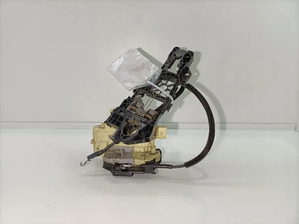 SERRATURA POSTERIORE DESTRA con codice 3C4839016A da VOLKSWAGEN Passat Berlina 4Â° Serie 1968 diesel (2005)