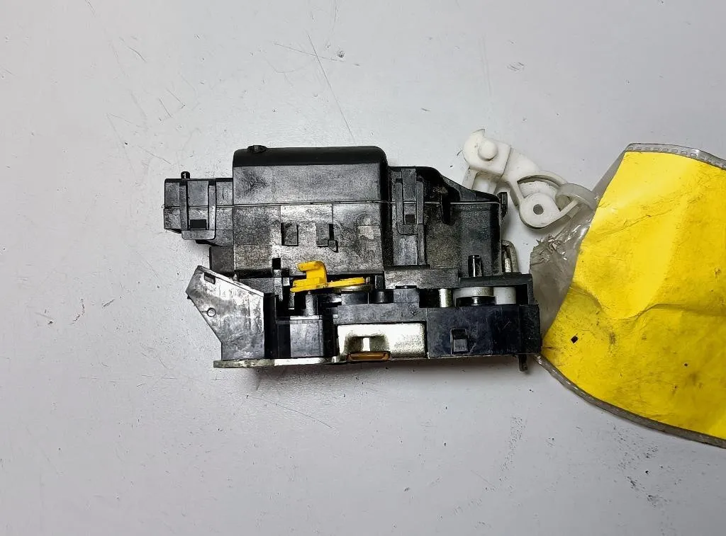 SERRATURA POSTERIORE SINISTRA con codice 825035508R da DACIA Lodgy 1Â° Serie 1461 diesel (2012)