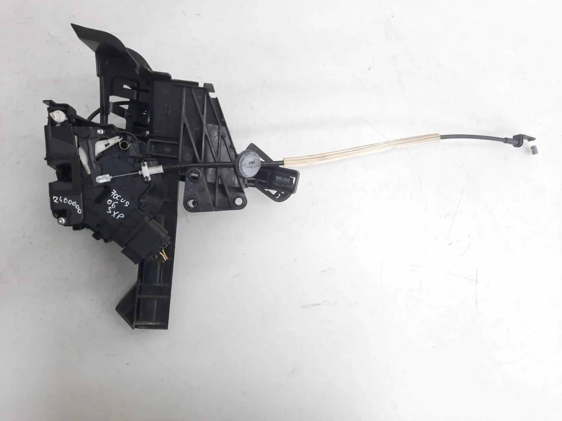 Serratura posteriore sinistra Ford Focus 1.6 D del 2006 CODICE RICAMBIO : 2400000