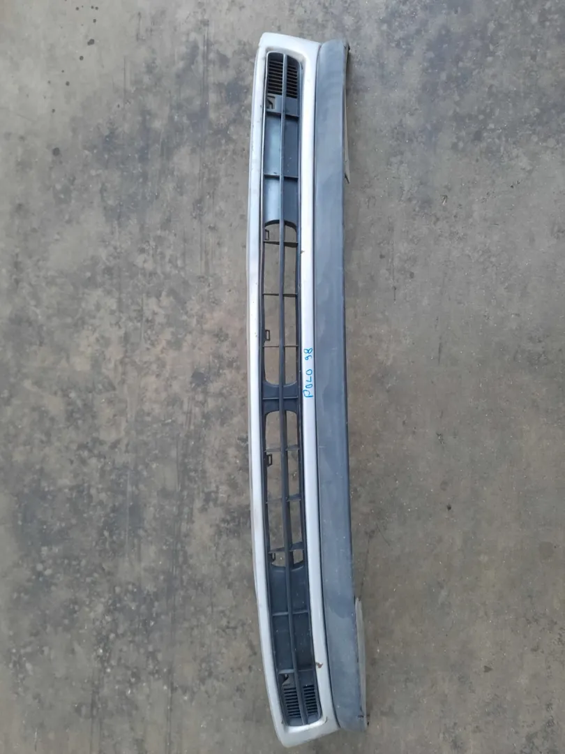 Sotto paraurti anteriore Volkswagen Polo del 1998 1.4 Benzina