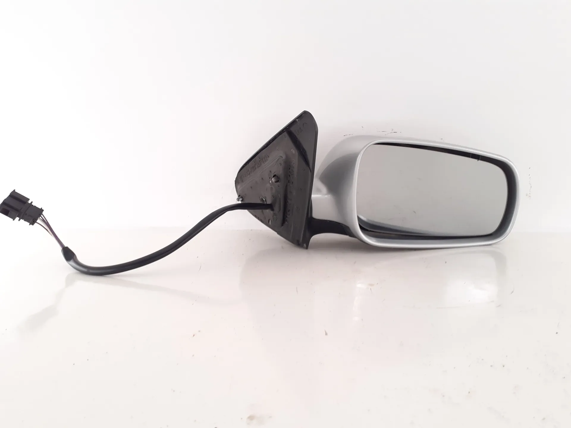 SPECCHIETTO RETROVISORE DESTRO con codice 1M1857508K da SEAT Leon 1° Serie 1900 Diesel 110 (2002)
