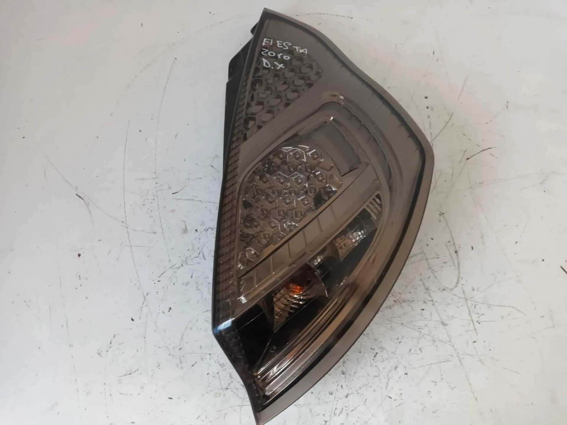 STOP FANALE POSTERIORE DESTRO PASSEGGERO con codice 08-431-1985R-X da FORD Fiesta 6Â° Serie 1200 Benzina (2010)