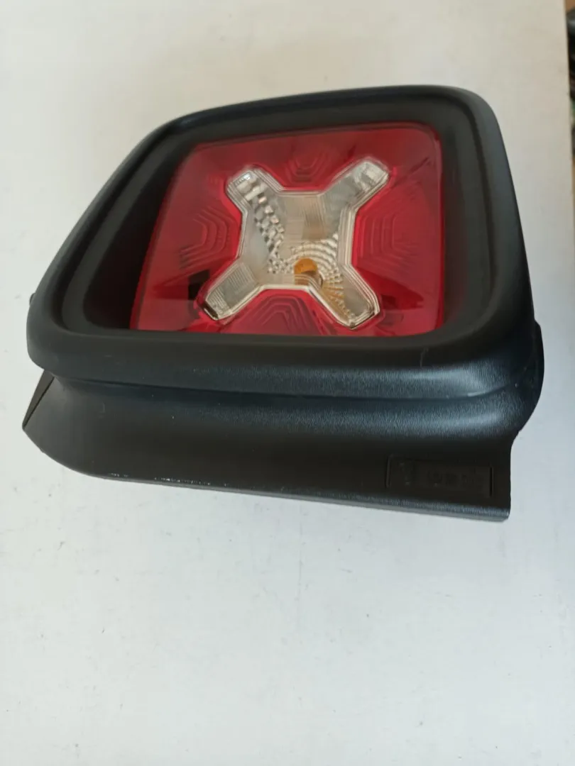 STOP FANALE POSTERIORE DESTRO PASSEGGERO con codice 52060575 da JEEP Renegade Serie (14>) Diesel (2017)
