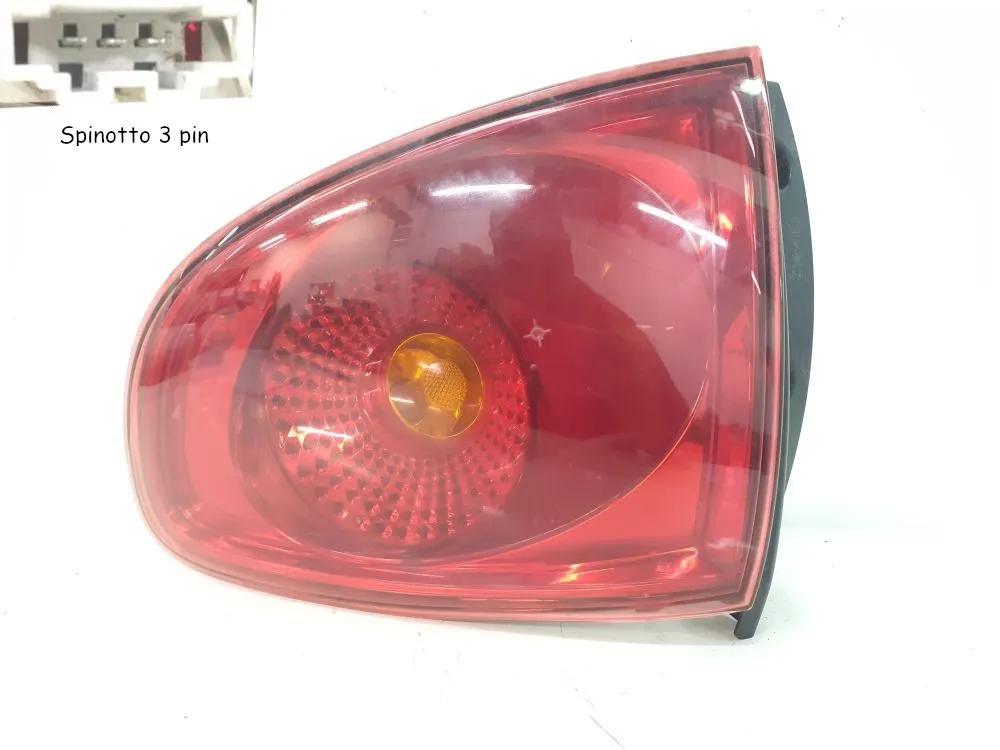 STOP FANALE POSTERIORE DESTRO PASSEGGERO con codice 5P0945112B / 5P0945096E da SEAT Altea Berlina 1900 Diesel 77 (2008)