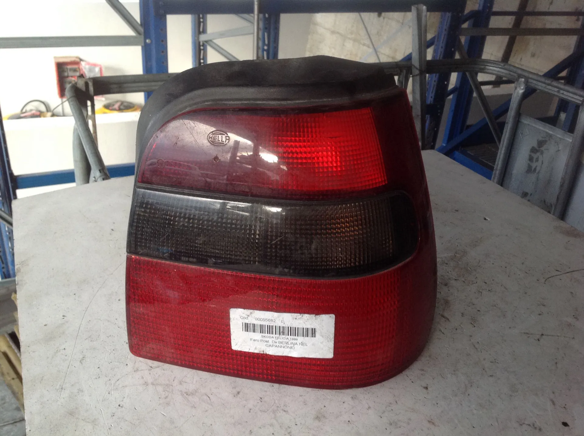 STOP FANALE POSTERIORE DESTRO PASSEGGERO SKODA Felicia Berlina Benzina