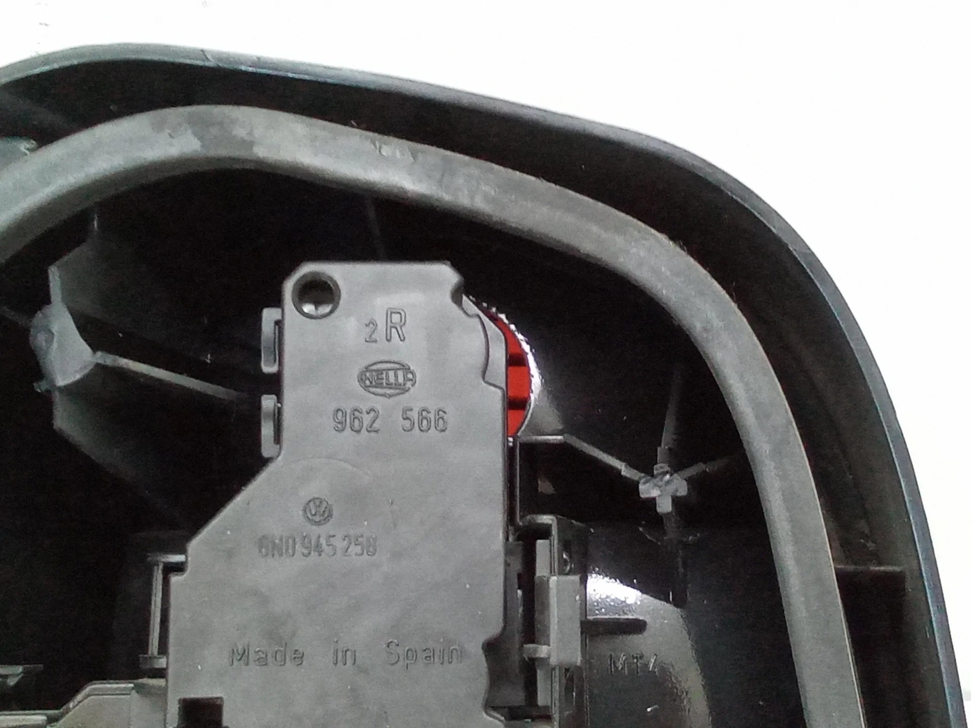 STOP FANALE POSTERIORE DESTRO PASSEGGERO con codice 6n0945258 da VOLKSWAGEN Polo 3Â° Serie Benzina (1995)