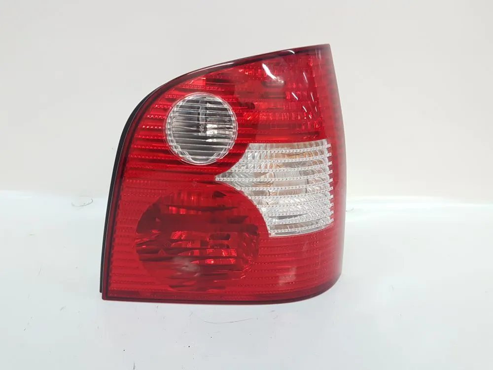 STOP FANALE POSTERIORE DESTRO PASSEGGERO con codice 6Q6945112A da VOLKSWAGEN Polo 4Â° Serie 1400 Diesel 55 (2003)