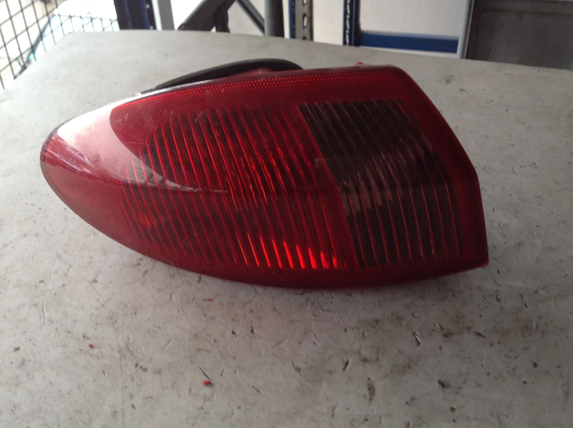 STOP FANALE POSTERIORE SINISTRO LATO GUIDA con codice 46556349 da ALFA ROMEO 147 Serie (937) (00>05<) Benzina