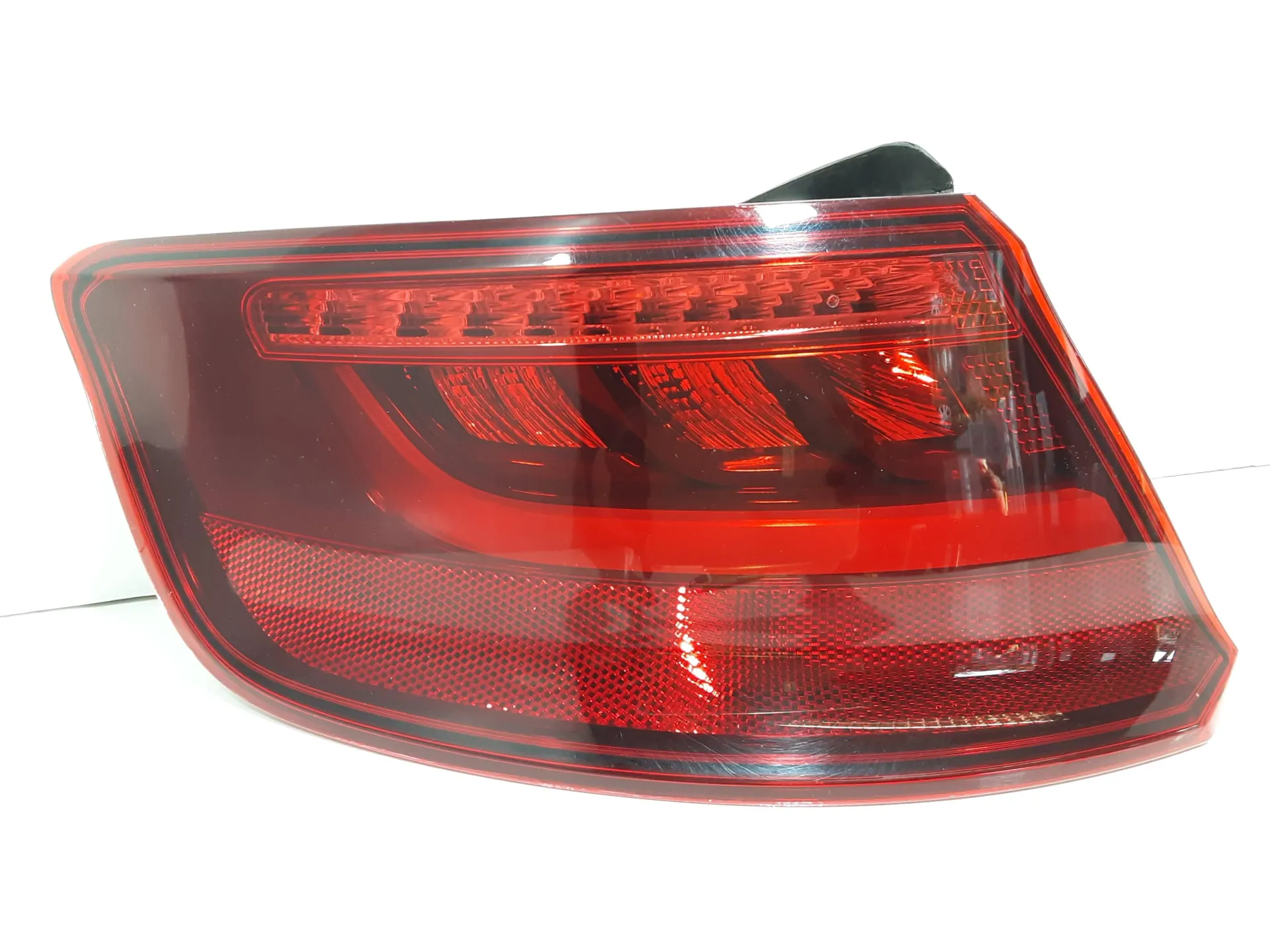 STOP FANALE POSTERIORE SINISTRO con codice 8V495095D da LATO GUIDA AUDI A3 Sportback Serie (8VA) (12>18) 2000 Diesel 110 kW / 150 CV con codice motore CRL/CRBC, CRLB, CRUA, DBGA, DCYA, DEJA, DFGA (201