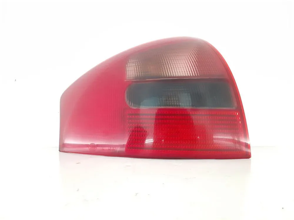 STOP FANALE POSTERIORE SINISTRO LATO GUIDA con codice 4B5945095 da AUDI A6 Avant Serie C5 (4B5) (97>04) 1900 Diesel 81 (1998)
