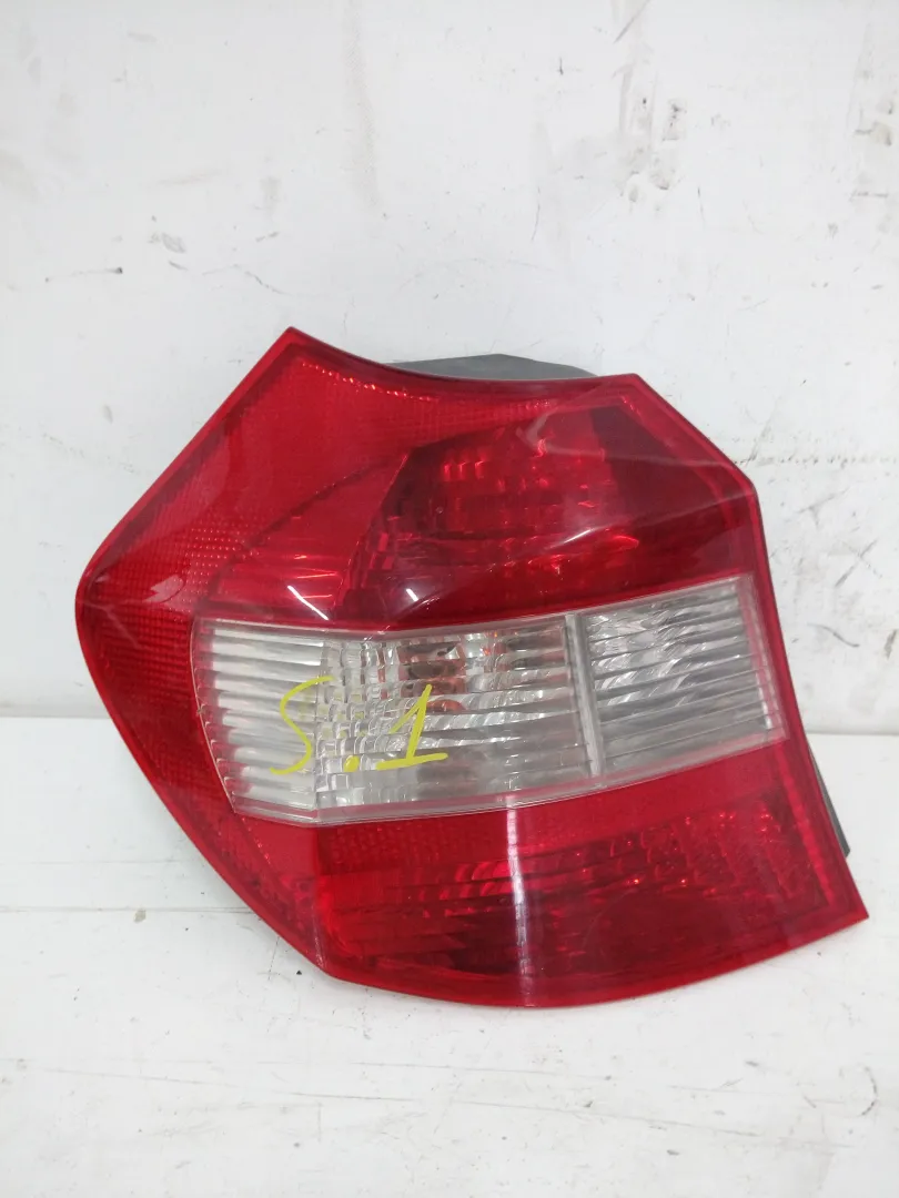 021864 / 301039 / 63216924501 / 0397034 STOP FANALE POSTERIORE SINISTRO LATO GUIDA BMW Serie 1 Serie (E87) (04>07) 2000 Benzina (2007)