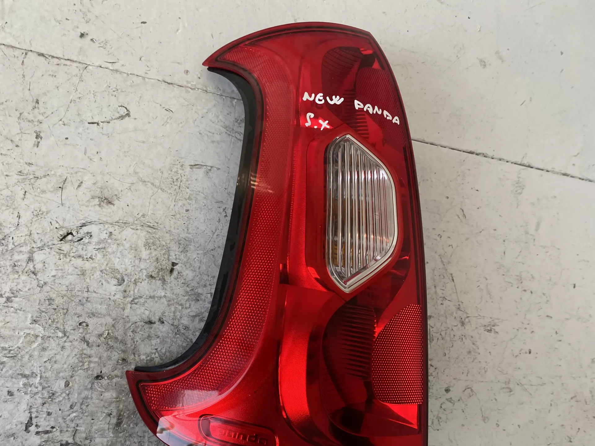 STOP FANALE POSTERIORE SINISTRO LATO GUIDA con codice 51843843 da FIAT Panda 3Â° Serie 1200 Benzina (2015)