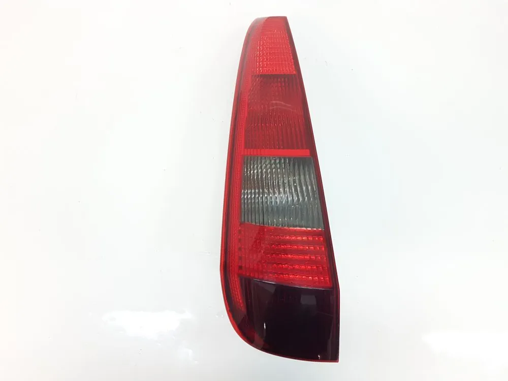 STOP FANALE POSTERIORE SINISTRO con codice 1324578 da LATO GUIDA FORD Fiesta 4° Serie 1400 Diesel 50 (2003)