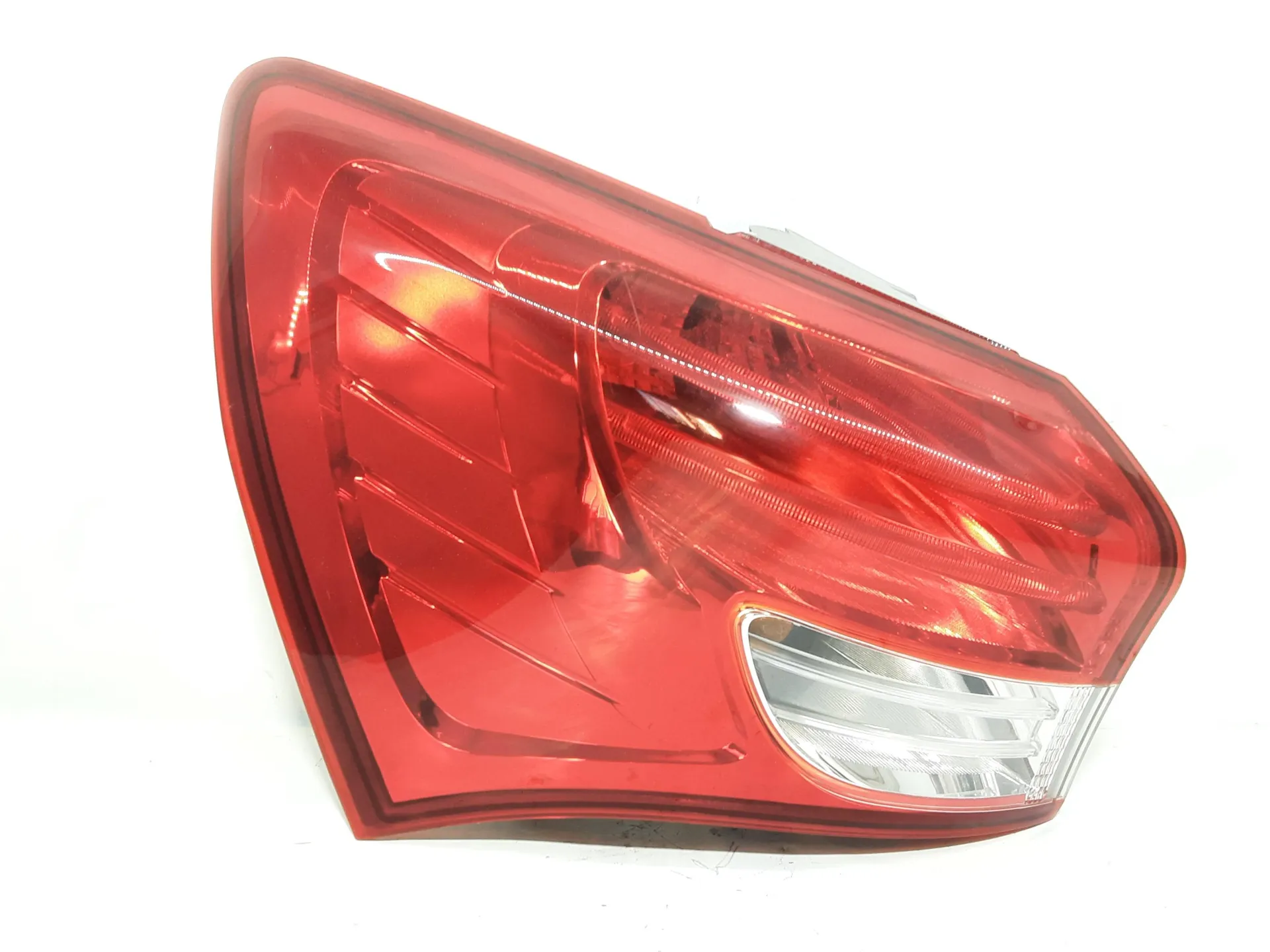 STOP FANALE POSTERIORE SINISTRO con codice 924011k0L da LATO GUIDA HYUNDAI iX20 Serie (10>18) 1396 Diesel 66 con codice motore D4FC (2015)