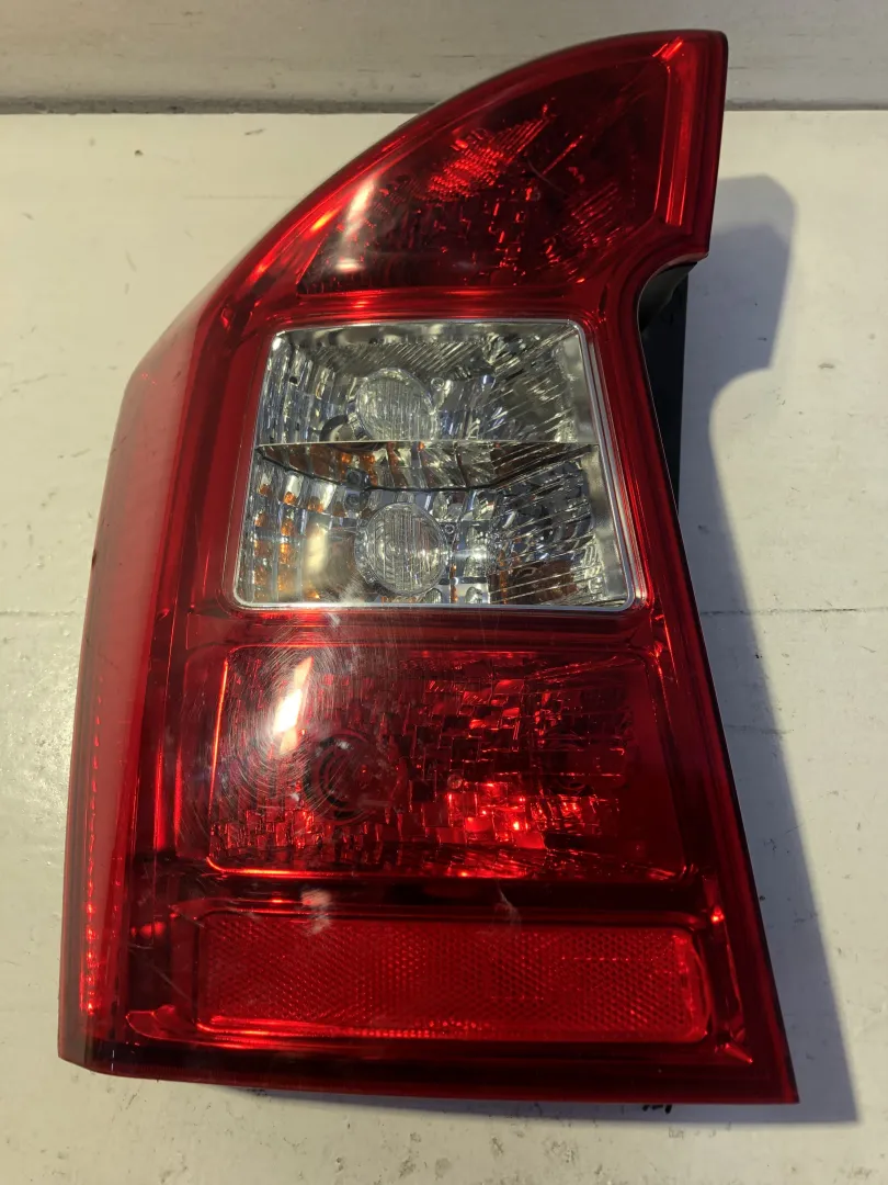 STOP FANALE POSTERIORE SINISTRO LATO GUIDA KIA Carens 2Â° Serie Diesel (2009)