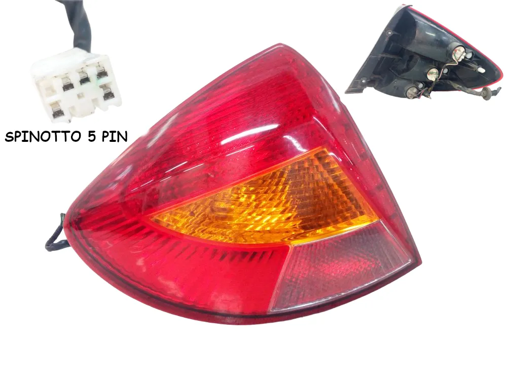 STOP FANALE POSTERIORE SINISTRO LATO GUIDA con codice 92402FD020 da KIA Rio 1Â° Serie 1300 Benzina 55 con codice motore A3E/A3E (2001)