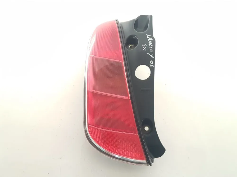 STOP FANALE POSTERIORE SINISTRO LATO GUIDA con codice 44381632 da LANCIA Ypsilon 1Â° Serie 1300 Diesel 51 (2005)