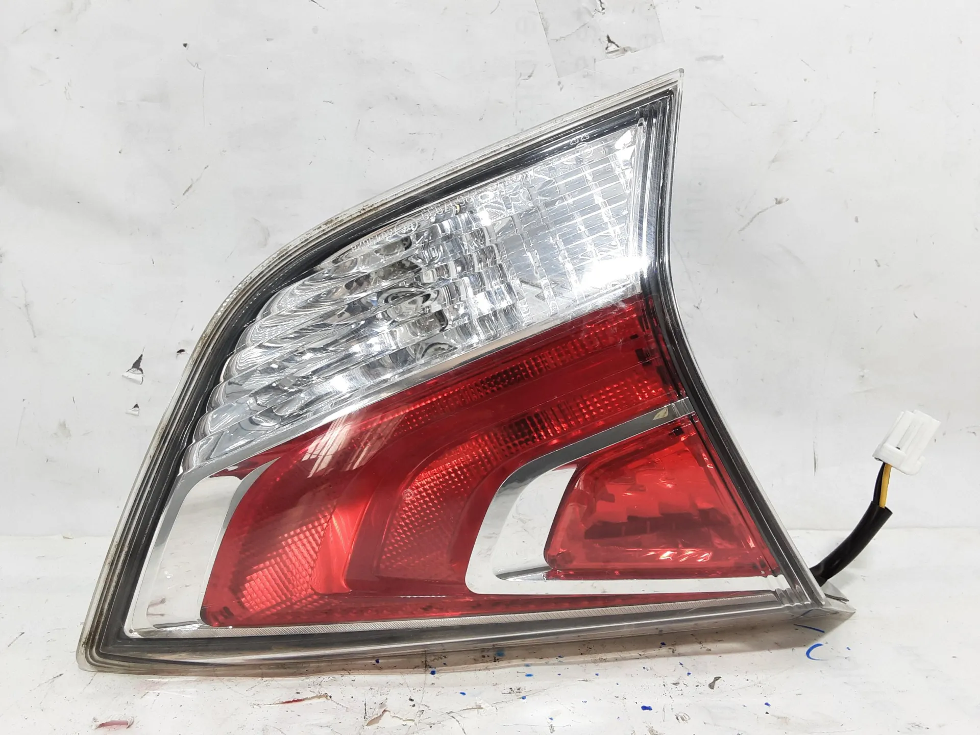 STOP FANALE POSTERIORE SINISTRO LATO GUIDA NISSAN X-Trail Serie (T32) (14>18) 1600 Diesel 96 kW / 130 CV con codice motore R9M/R9M (2017)