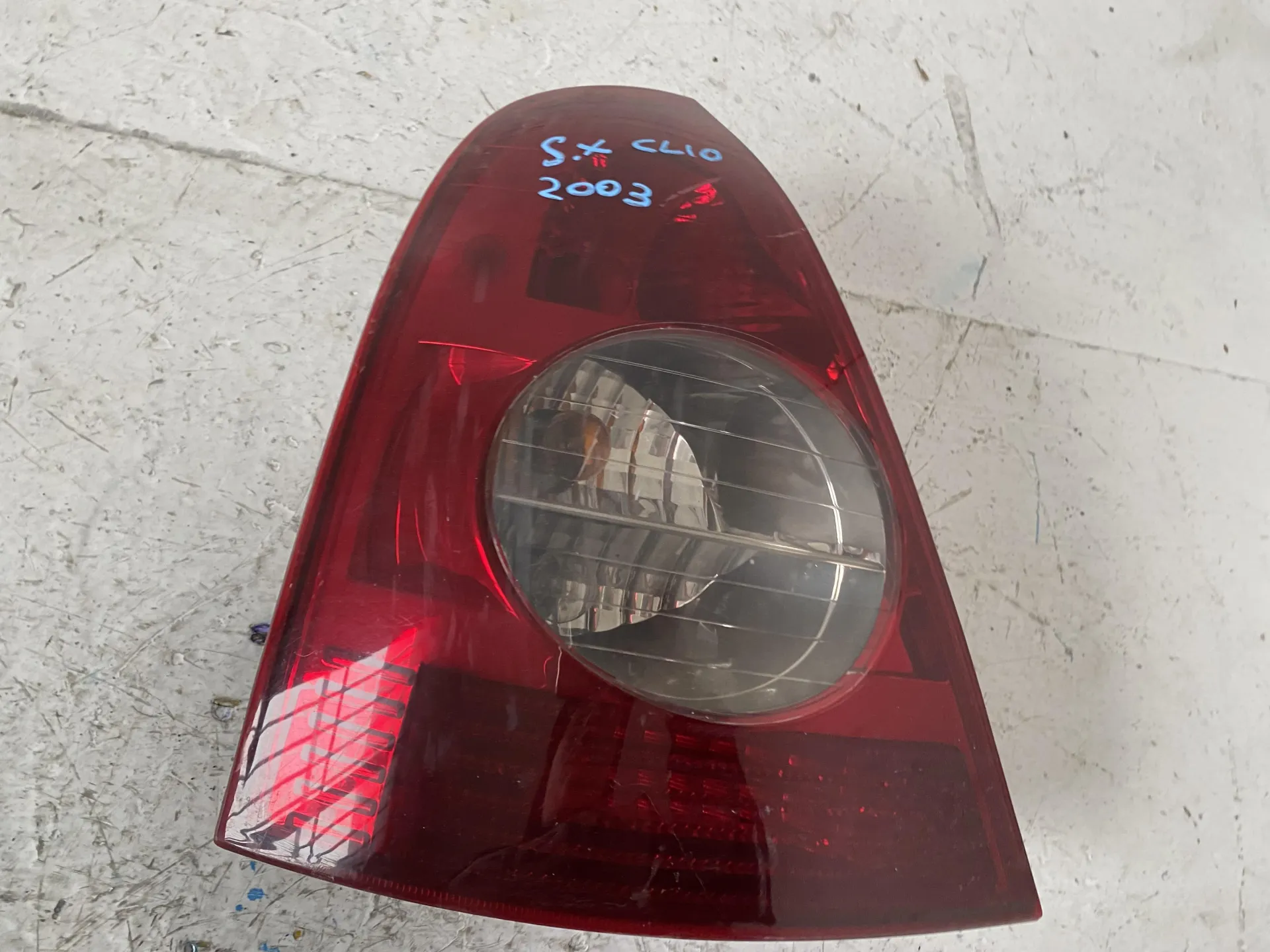 STOP FANALE POSTERIORE SINISTRO LATO GUIDA RENAULT Clio Serie (01>05) 1500 Diesel con codice motore K9K/K9K (2003)