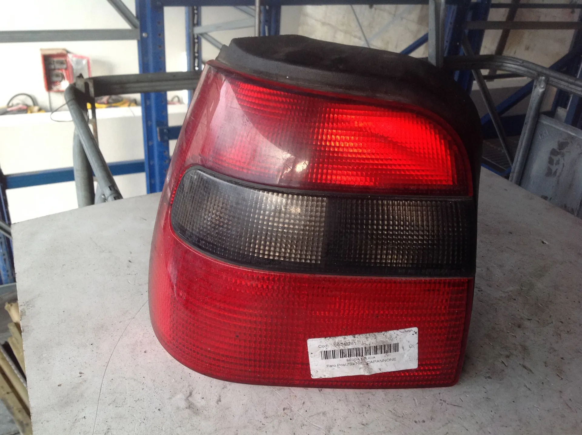 STOP FANALE POSTERIORE SINISTRO LATO GUIDA SKODA Felicia Berlina Benzina